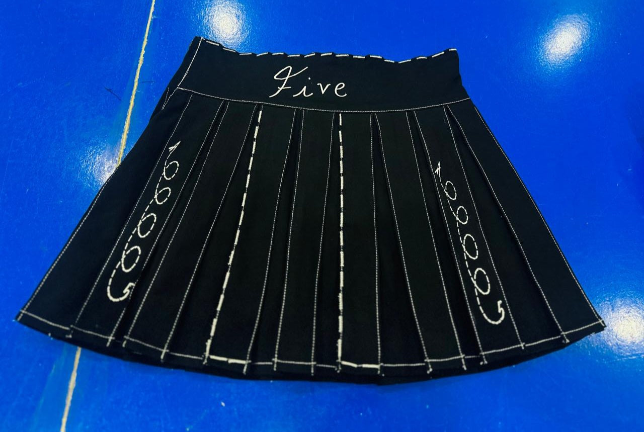 Five loop black skirt