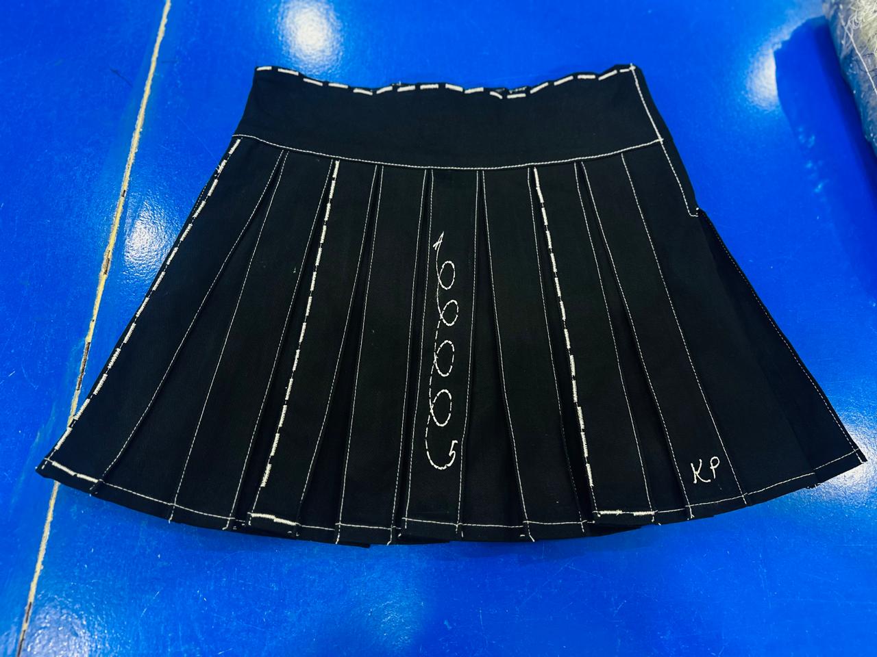 Five loop black skirt